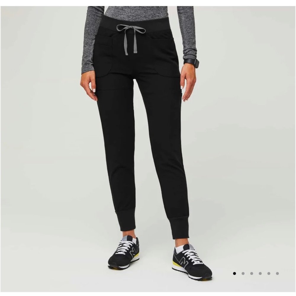 Figs Nepal Jogger Scrub Pants in black SZ S/P